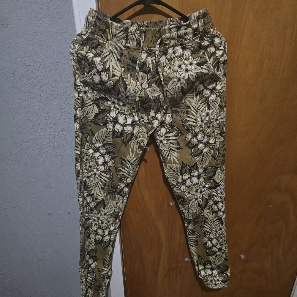 American Bazi Leaf Print Pants